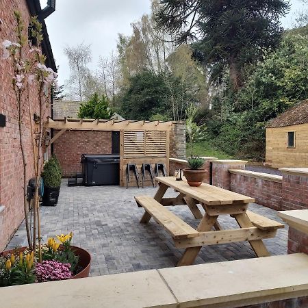 The Stables At Eriviat Hall Henllan  外观 照片