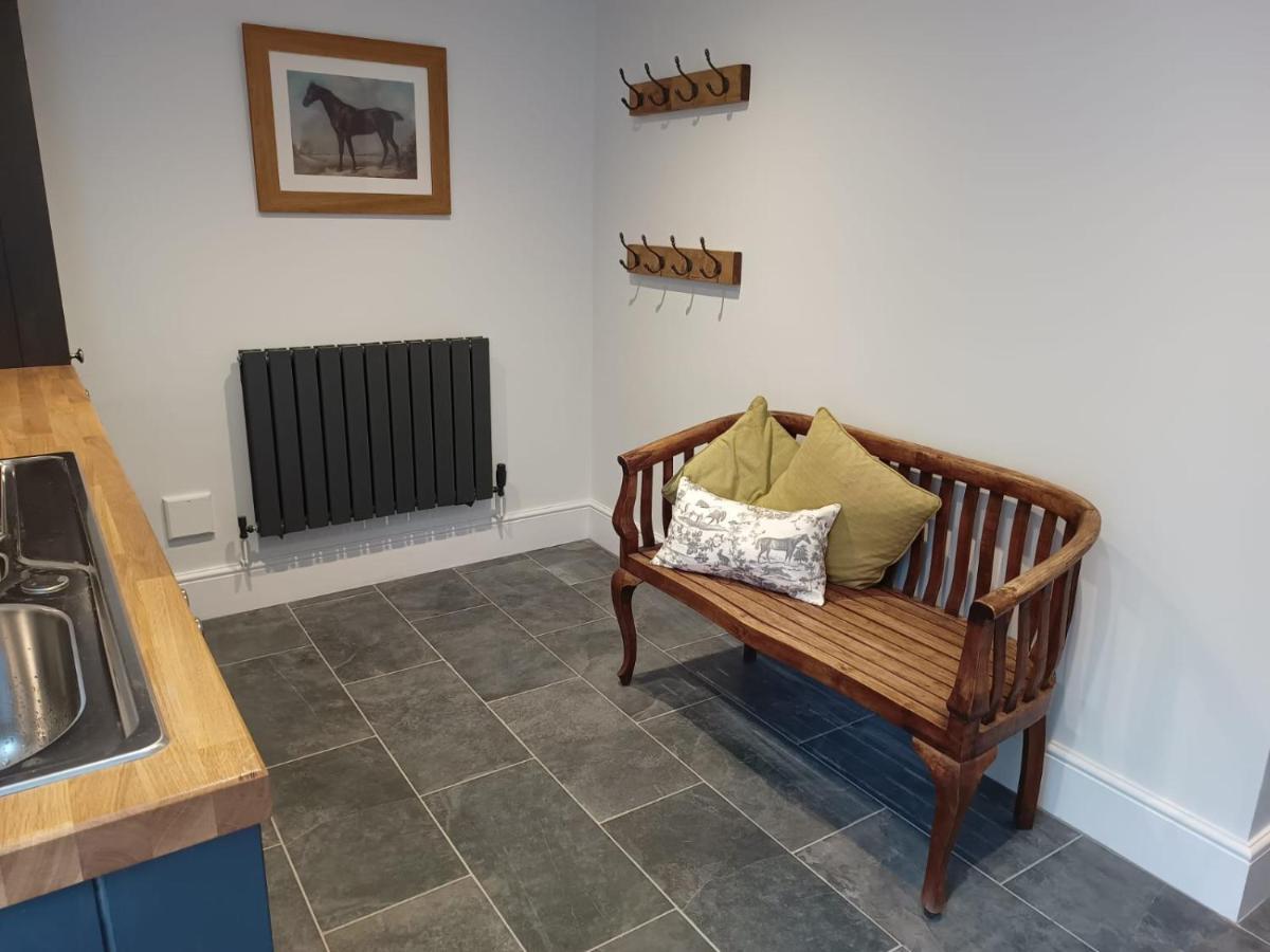 The Stables At Eriviat Hall Henllan  外观 照片