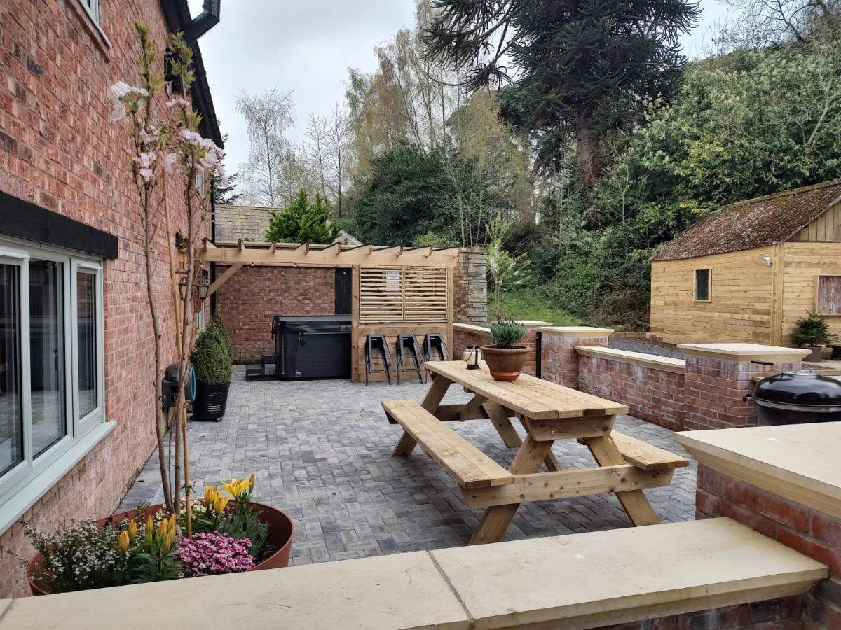 The Stables At Eriviat Hall Henllan  外观 照片